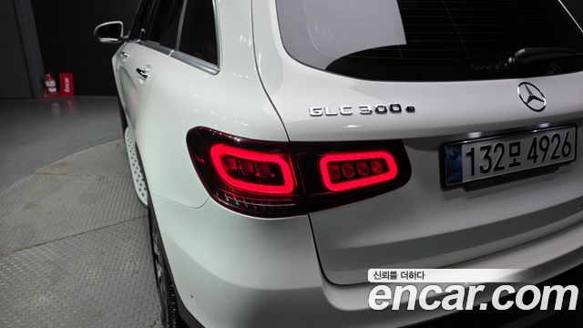 Mercedes-Benz GLC-Class GLC300e 4MATIC