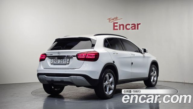 Mercedes-Benz GLA-Class GLA220