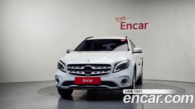 Mercedes-Benz GLA-Class GLA220
