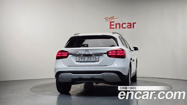 Mercedes-Benz GLA-Class GLA220