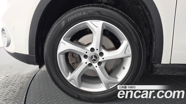 Mercedes-Benz GLA-Class GLA220