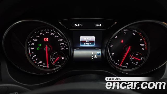 Mercedes-Benz GLA-Class GLA220
