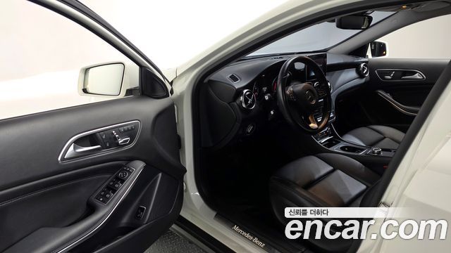 Mercedes-Benz GLA-Class GLA220