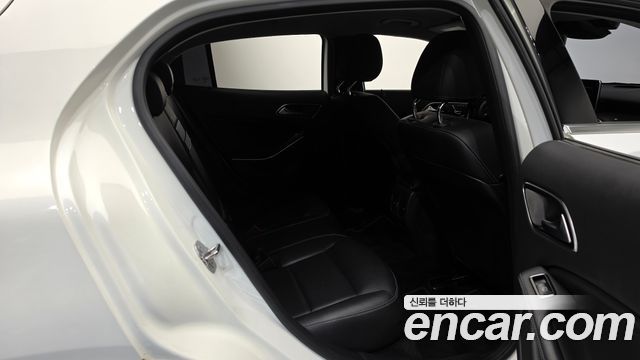 Mercedes-Benz GLA-Class GLA220