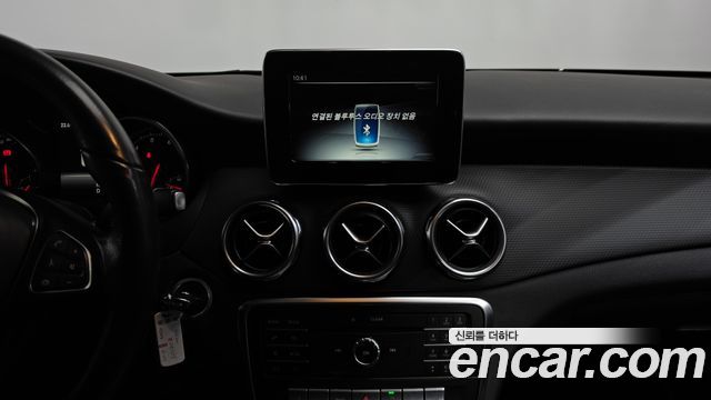 Mercedes-Benz GLA-Class GLA220