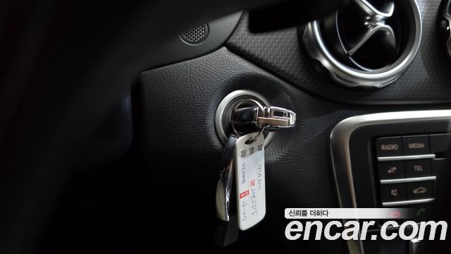 Mercedes-Benz GLA-Class GLA220