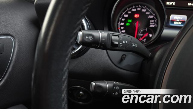 Mercedes-Benz GLA-Class GLA220