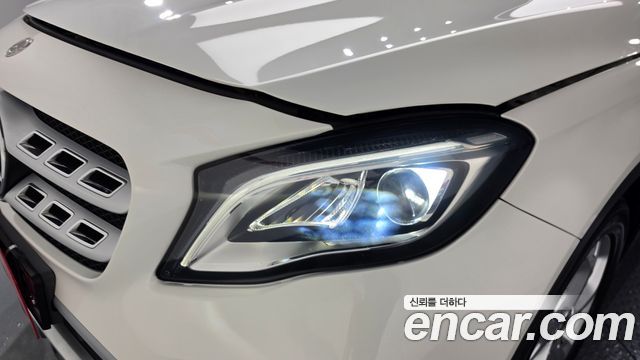 Mercedes-Benz GLA-Class GLA220
