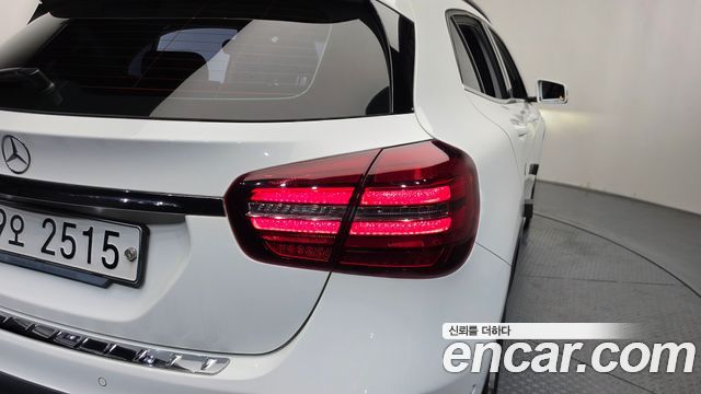 Mercedes-Benz GLA-Class GLA220