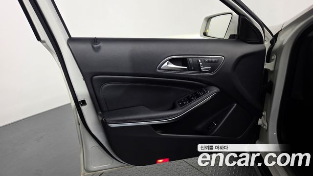 Mercedes-Benz GLA-Class GLA220