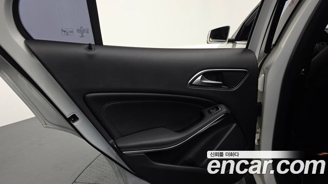Mercedes-Benz GLA-Class GLA220
