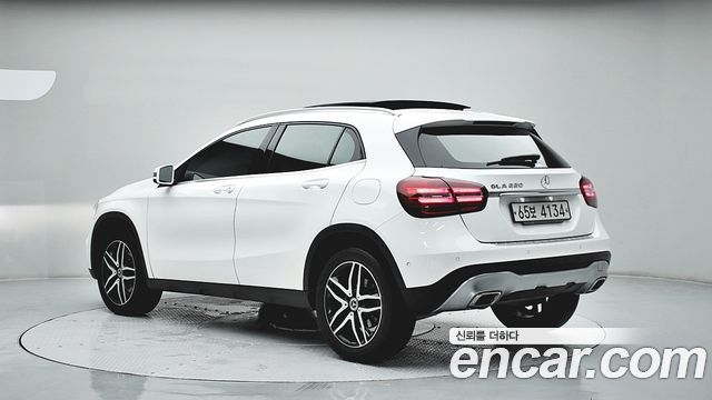 Mercedes-Benz GLA-Class GLA220 Premium