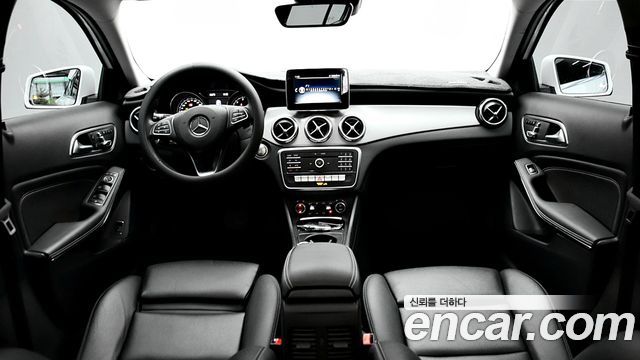 Mercedes-Benz GLA-Class GLA220 Premium