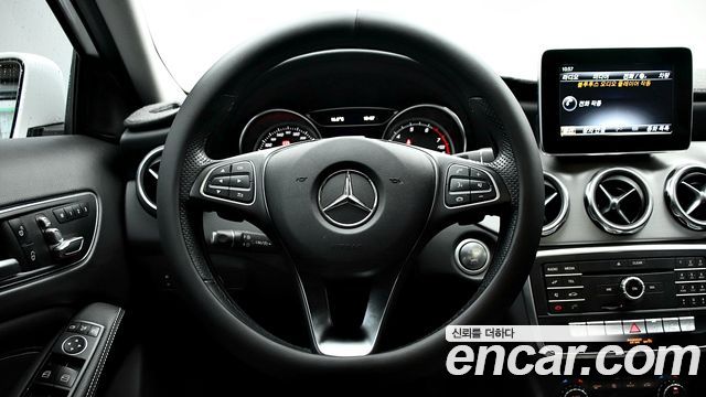 Mercedes-Benz GLA-Class GLA220 Premium