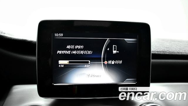 Mercedes-Benz GLA-Class GLA220 Premium