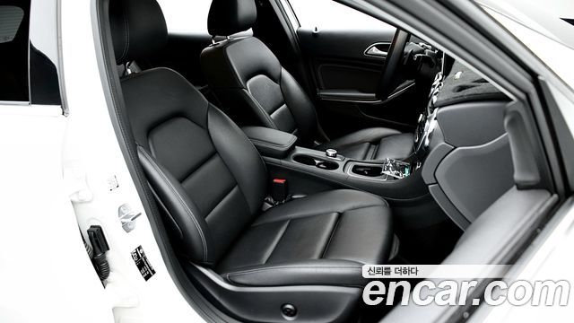 Mercedes-Benz GLA-Class GLA220 Premium