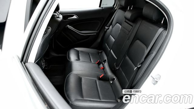 Mercedes-Benz GLA-Class GLA220 Premium