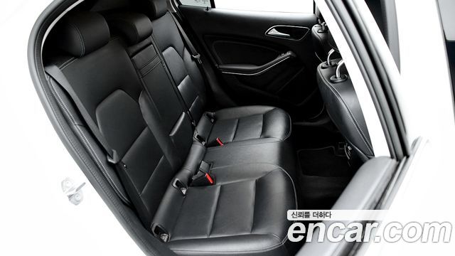 Mercedes-Benz GLA-Class GLA220 Premium