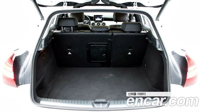 Mercedes-Benz GLA-Class GLA220 Premium