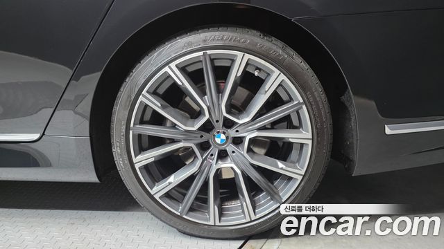 BMW 7-Series 740Li xDrive M Sport Package