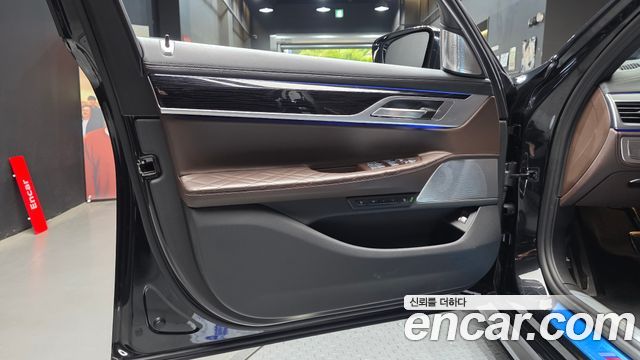 BMW 7-Series 740Li xDrive M Sport Package
