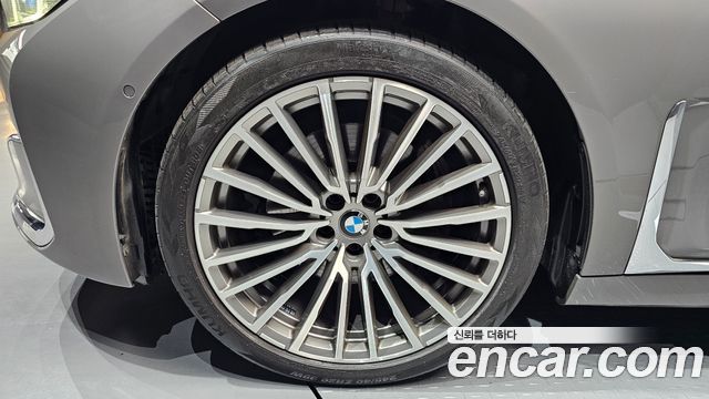 BMW 7-Series 740Li xDrive Design Pure Excellence