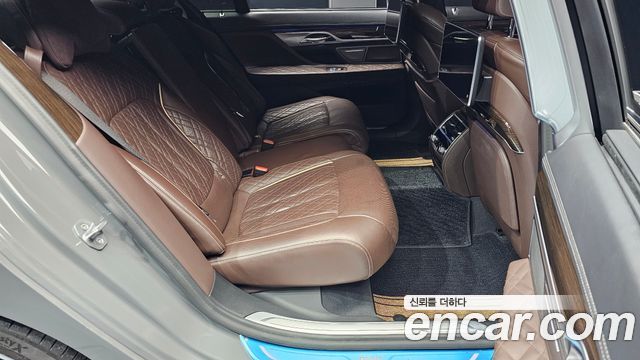 BMW 7-Series 740Li xDrive Design Pure Excellence