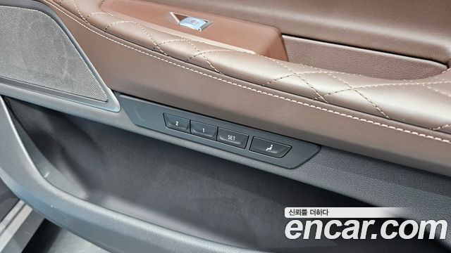 BMW 7-Series 740Li xDrive Design Pure Excellence