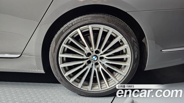 BMW 7-Series 740Li xDrive Design Pure Excellence