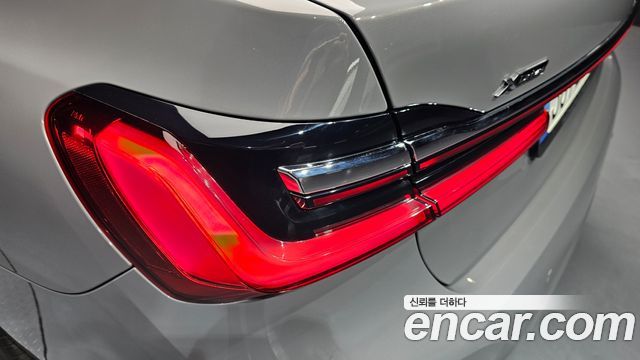 BMW 7-Series 740Li xDrive Design Pure Excellence