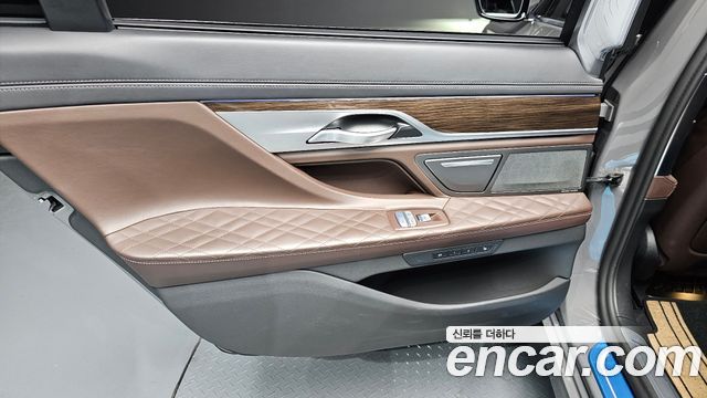 BMW 7-Series 740Li xDrive Design Pure Excellence