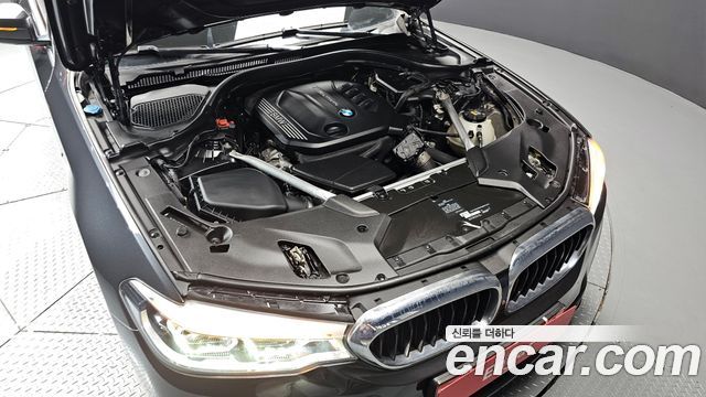 BMW 5-Series 520d xDrive M Sport Package Plus