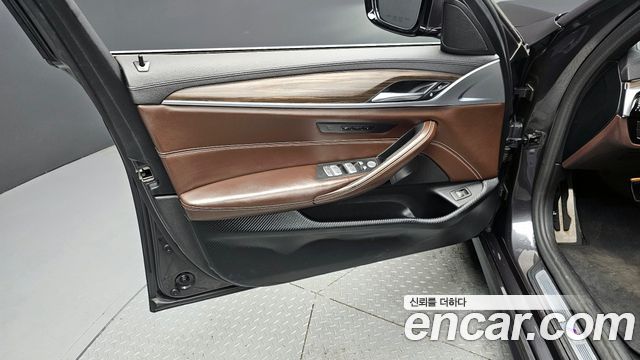 BMW 5-Series 520d xDrive M Sport Package Plus
