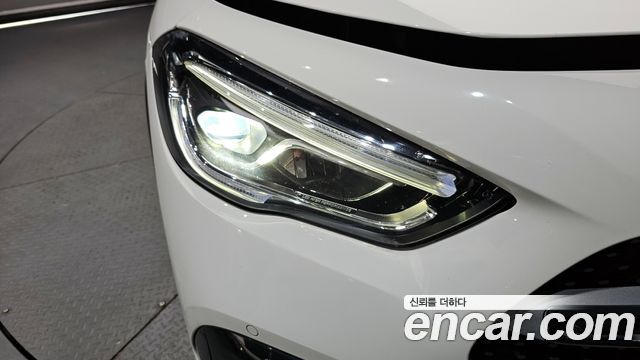 Mercedes-Benz GLA-Class GLA250 4MATIC