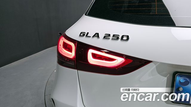 Mercedes-Benz GLA-Class GLA250 4MATIC