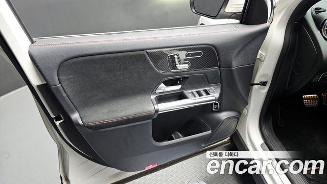 Mercedes-Benz GLA-Class GLA250 4MATIC