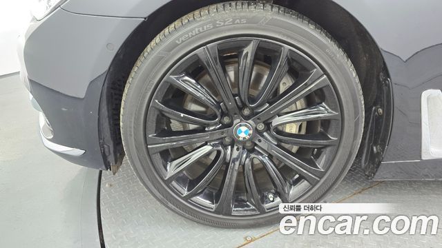 BMW 7-Series 750Li xDrive Premium