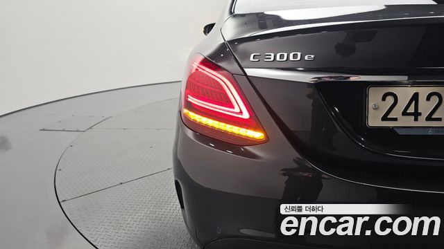 Mercedes-Benz C-Class C300e 4MATIC AMG Line