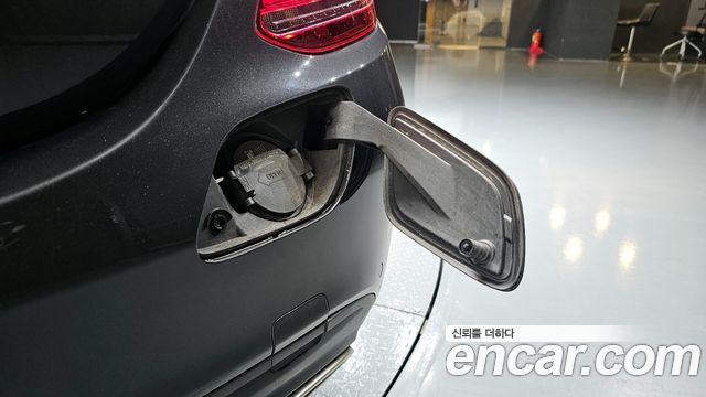 Mercedes-Benz C-Class C300e 4MATIC AMG Line
