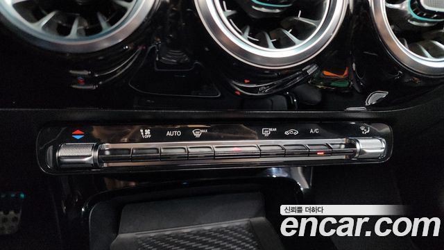 Mercedes-Benz CLA-Class CLA250 4MATIC