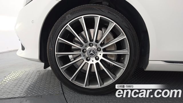 Mercedes-Benz E-Class E300 4MATIC Exclusive