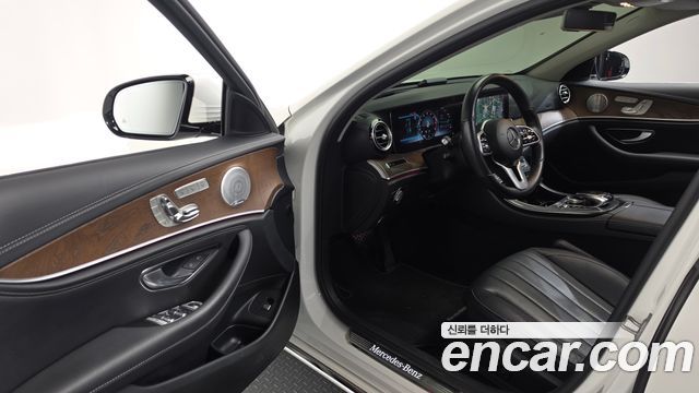 Mercedes-Benz E-Class E300 4MATIC Exclusive