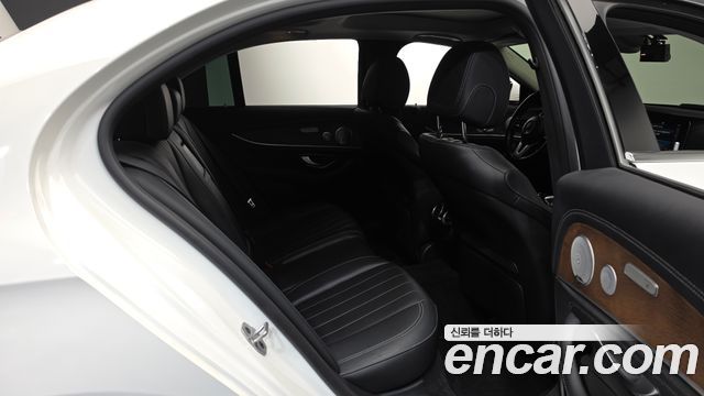 Mercedes-Benz E-Class E300 4MATIC Exclusive
