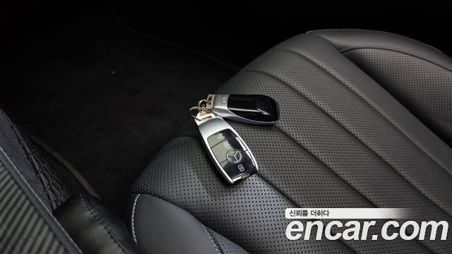 Mercedes-Benz E-Class E300 4MATIC Exclusive