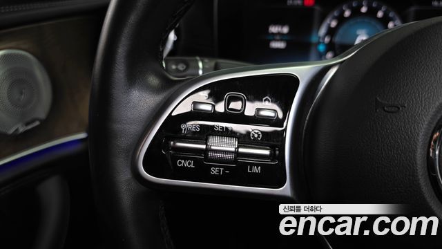 Mercedes-Benz E-Class E300 4MATIC Exclusive