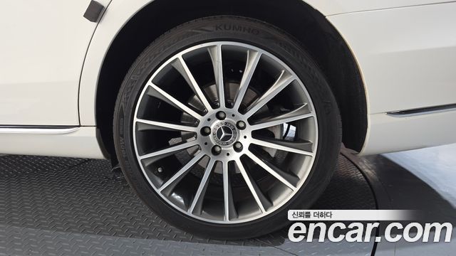 Mercedes-Benz E-Class E300 4MATIC Exclusive