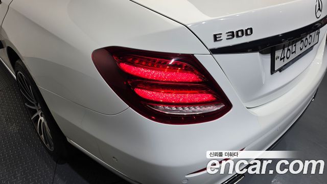 Mercedes-Benz E-Class E300 4MATIC Exclusive