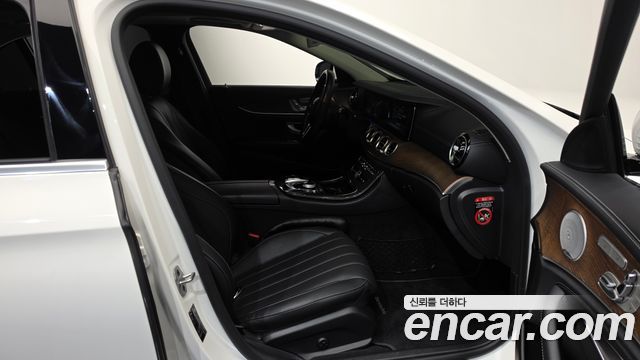 Mercedes-Benz E-Class E300 4MATIC Exclusive