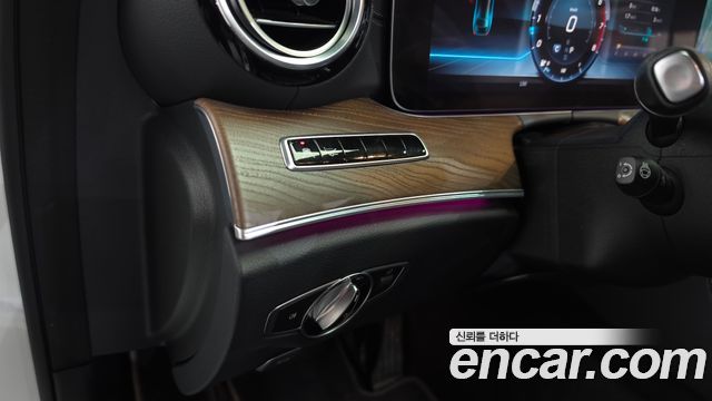 Mercedes-Benz E-Class E300 4MATIC Exclusive