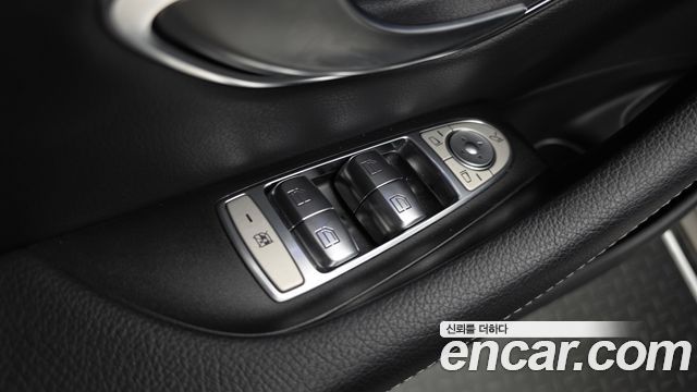 Mercedes-Benz E-Class E300 4MATIC Exclusive